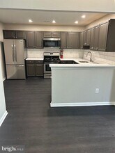 318 Whittier Ct in Washington Township, NJ - Building Photo - Building Photo