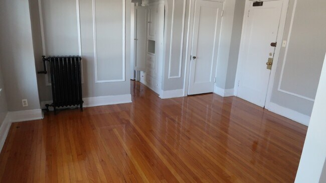 735 W Junior Terrace in Chicago, IL - Building Photo - Building Photo