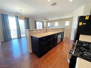 6255 W Arby Ave in Las Vegas, NV - Building Photo - Building Photo