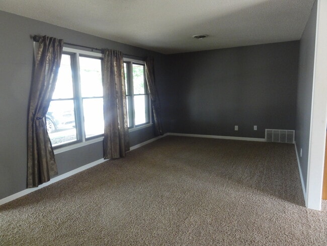 709 Wheatland Dr in Junction City, KS - Building Photo - Building Photo