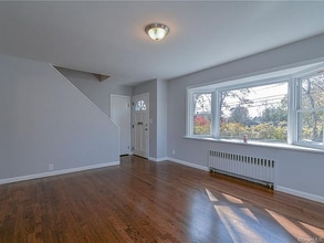 19 Leonard Pl in Trumbull, CT - Foto de edificio - Building Photo