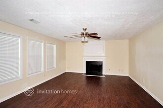 6521 Carriage Ln in Stone Mountain, GA - Building Photo - Building Photo