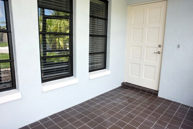 536 109th Ave N in Naples, FL - Building Photo - Building Photo