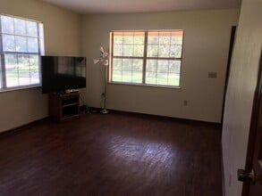 103 Douglas Rd in East Palatka, FL - Foto de edificio - Building Photo