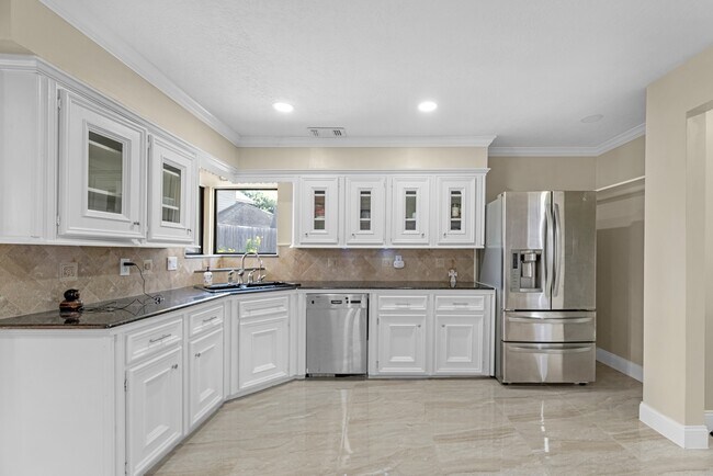 16114 Kempton Park Dr in Spring, TX - Building Photo - Building Photo