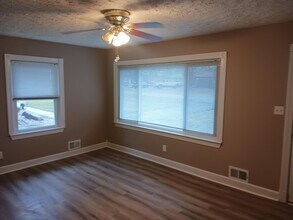 6006 Lewis Way in Louisville, KY - Building Photo - Building Photo