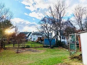 11266 Valley Bend Dr in Germantown, MD - Building Photo - Building Photo