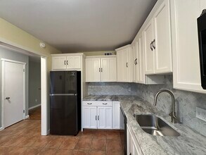 574 Heritage Vlg in Southbury, CT - Building Photo - Building Photo