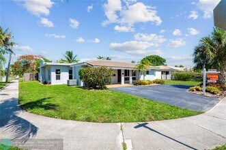 300 SE 1st Ave in Pompano Beach, FL - Building Photo - Building Photo