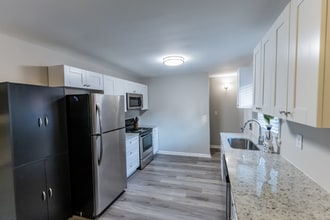 586 Oakside Dr SW in Atlanta, GA - Building Photo - Building Photo