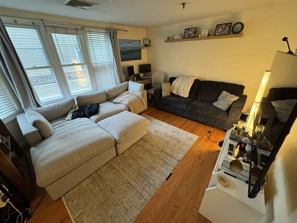 126 Tudor St, Unit 1 in Boston, MA - Building Photo