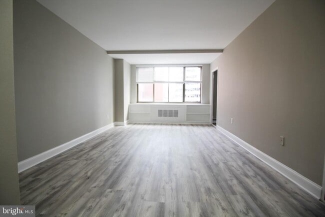 1121 Arlington Blvd in Arlington, VA - Building Photo - Building Photo