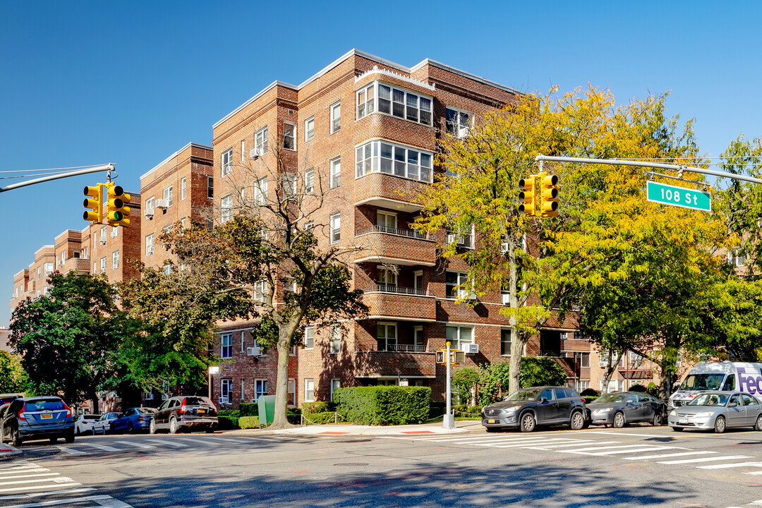 George Washington Apartments in Forest Hills, NY - Building Photo