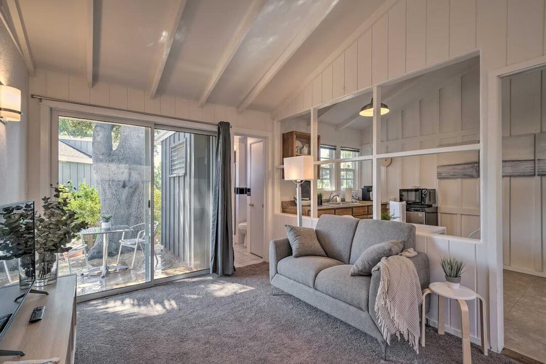 2933 La Combadura Rd in Santa Barbara, CA - Foto de edificio