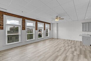 201 E Lafayette St in Jackson, TN - Building Photo