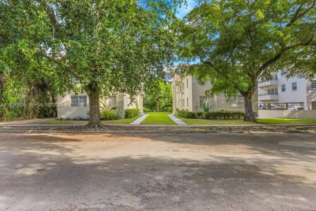 27 Phoenetia Ave in Coral Gables, FL - Building Photo