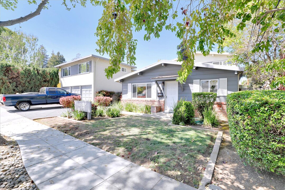 582-586 Mariposa Ave in Mountain View, CA - Building Photo