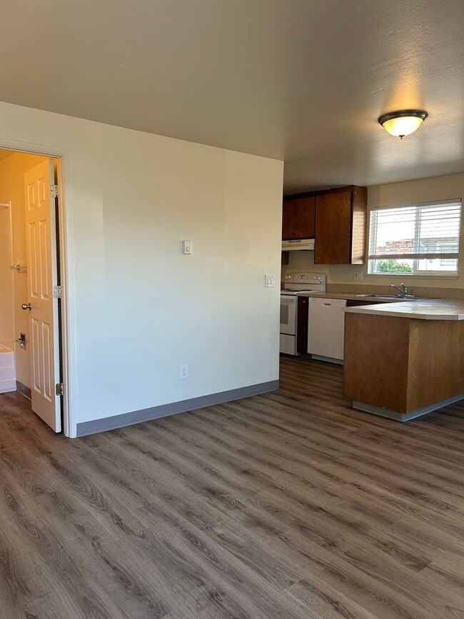 1427 NW Kings Blvd in Corvallis, OR - Building Photo - Building Photo