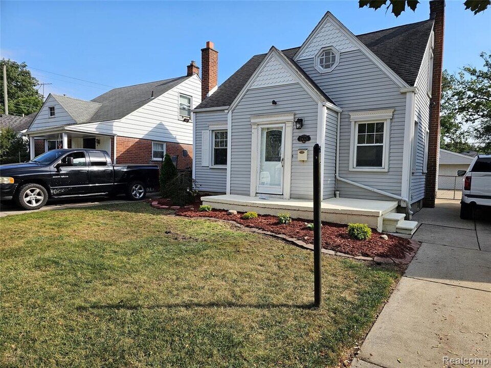 24321 Union St in Dearborn, MI - Building Photo