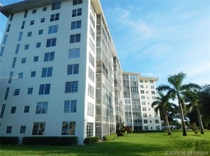 3010 N Course Dr-Unit -501 in Pompano Beach, FL - Building Photo - Building Photo