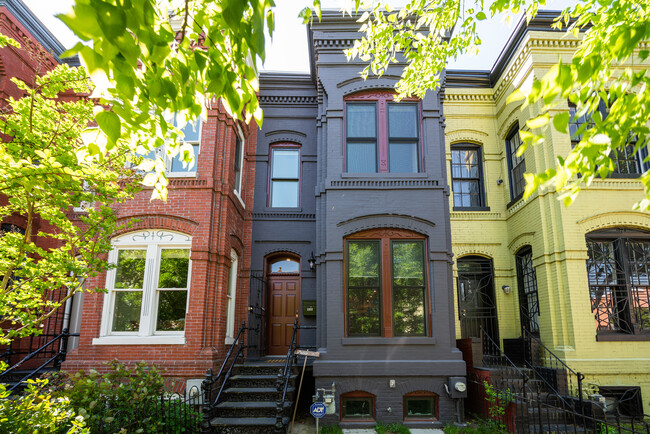 property at 946 S St NW
