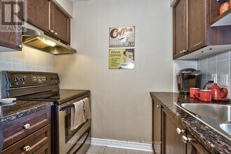 2325 Central Park Dr in Oakville, ON - Building Photo - Building Photo