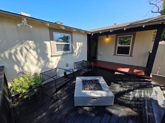 4649 W Point Loma Blvd in San Diego, CA - Building Photo - Building Photo