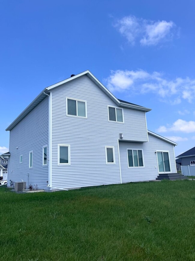 2135 14th St W in West Fargo, ND - Building Photo - Building Photo