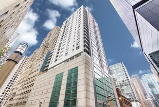 680 N Lake Shore Dr, Unit 45C in Chicago, IL - Foto de edificio - Building Photo