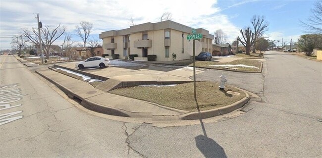 1124 W Poplar St in Rogers, AR - Building Photo - Building Photo