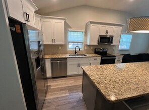 Room in House on Cedar Ave NW in Atlanta, GA - Building Photo - Building Photo