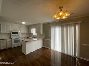 3915 Sterling Pointe Dr in Winterville, NC - Building Photo - Building Photo