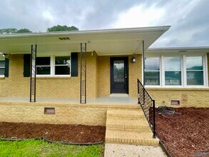 304 Meadowbrook Dr SE in Huntsville, AL - Building Photo - Building Photo