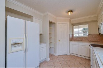 3338 Walhalla Dr in Houston, TX - Foto de edificio - Building Photo