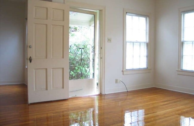 3502 Hollywood in Austin, TX - Building Photo - Building Photo
