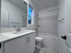 12045 Sienna Ln in San Diego, CA - Foto de edificio - Building Photo