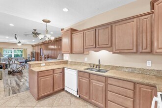 916 Roberts Rd in Delray Beach, FL - Foto de edificio - Building Photo