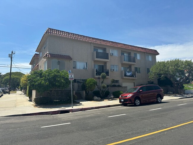 939 S Cabrillo Ave in Los Angeles, CA - Building Photo - Building Photo