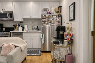 92 W Cedar St in Boston, MA - Building Photo - Building Photo