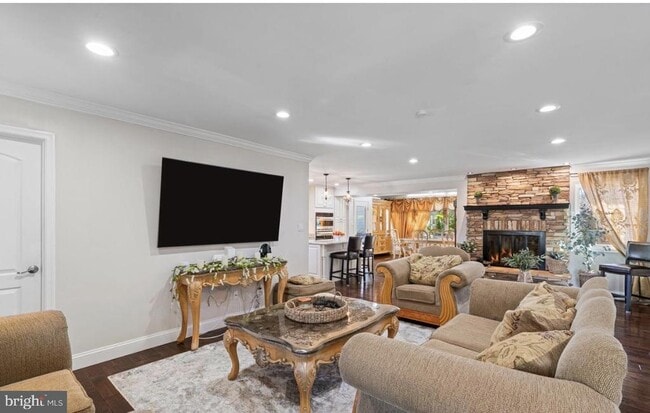 11611 Vale Rd in Oakton, VA - Building Photo - Building Photo