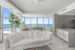 5055 Collins Ave in Miami Beach, FL - Building Photo