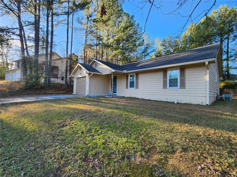 4179 Tressy Ct in Conley, GA - Building Photo