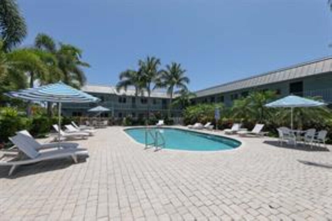 1311 NE 18th St, Unit 203 in Fort Lauderdale, FL - Building Photo