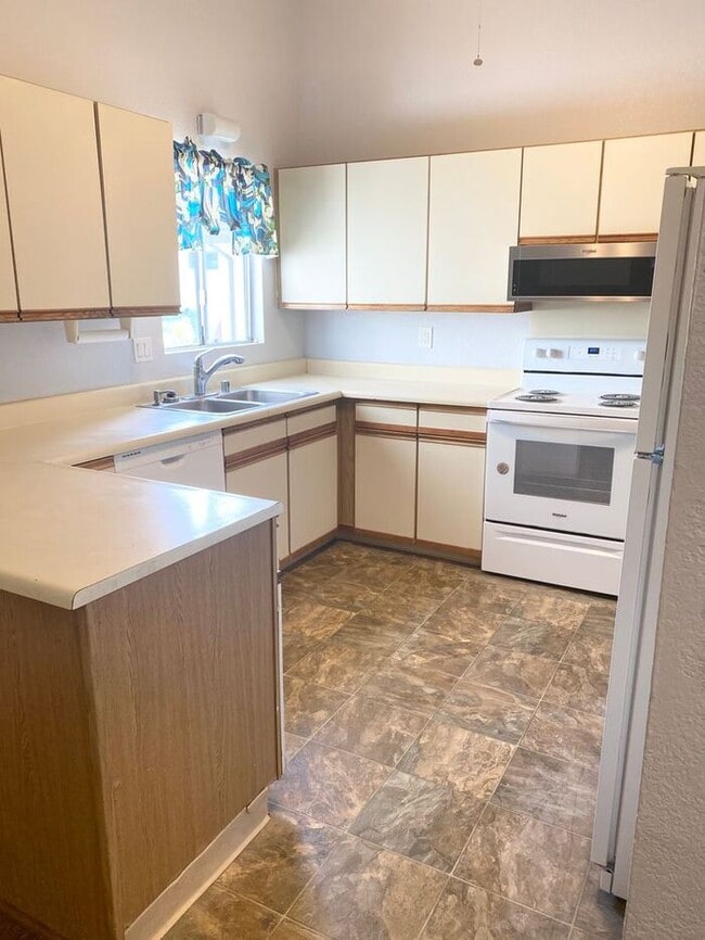 45-111-111 Puupele Pl in Kaneohe, HI - Building Photo - Building Photo