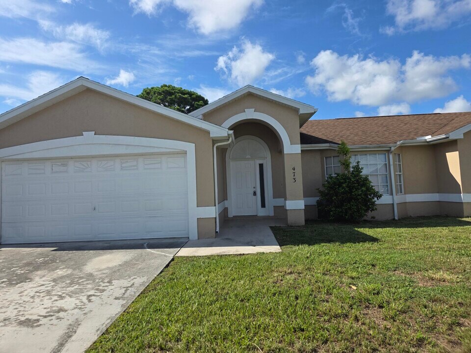 473 SW Eyerly Ave in Port St. Lucie, FL - Building Photo