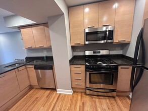 6954 N Greenview Ave, Unit 101 in Chicago, IL - Building Photo - Building Photo