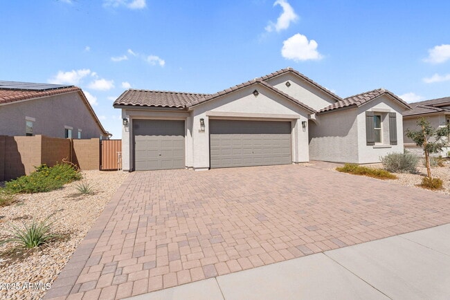 property at 18570 W Honeysuckle Dr