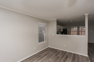 5301 Royal Burgess Dr in Fort Worth, TX - Foto de edificio - Building Photo