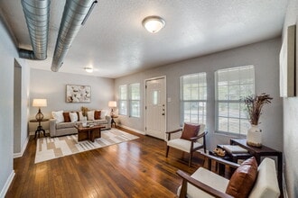 114 Oxford Dr in San Antonio, TX - Building Photo - Building Photo