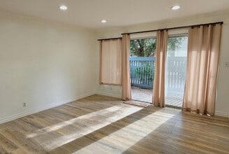 5700 Etiwanda Ave in Los Angeles, CA - Building Photo - Building Photo